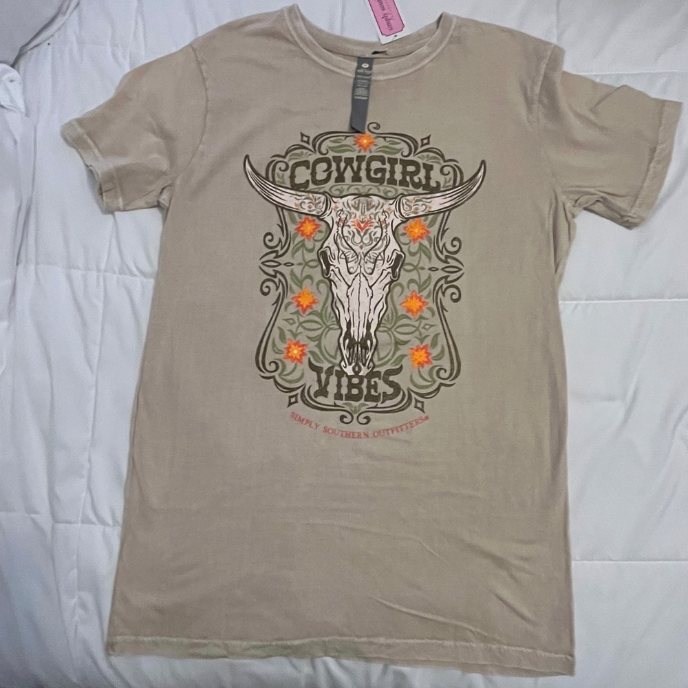 Simply Southern “Cowgirl Vibes”T-Shirt. Size Medium. Beige